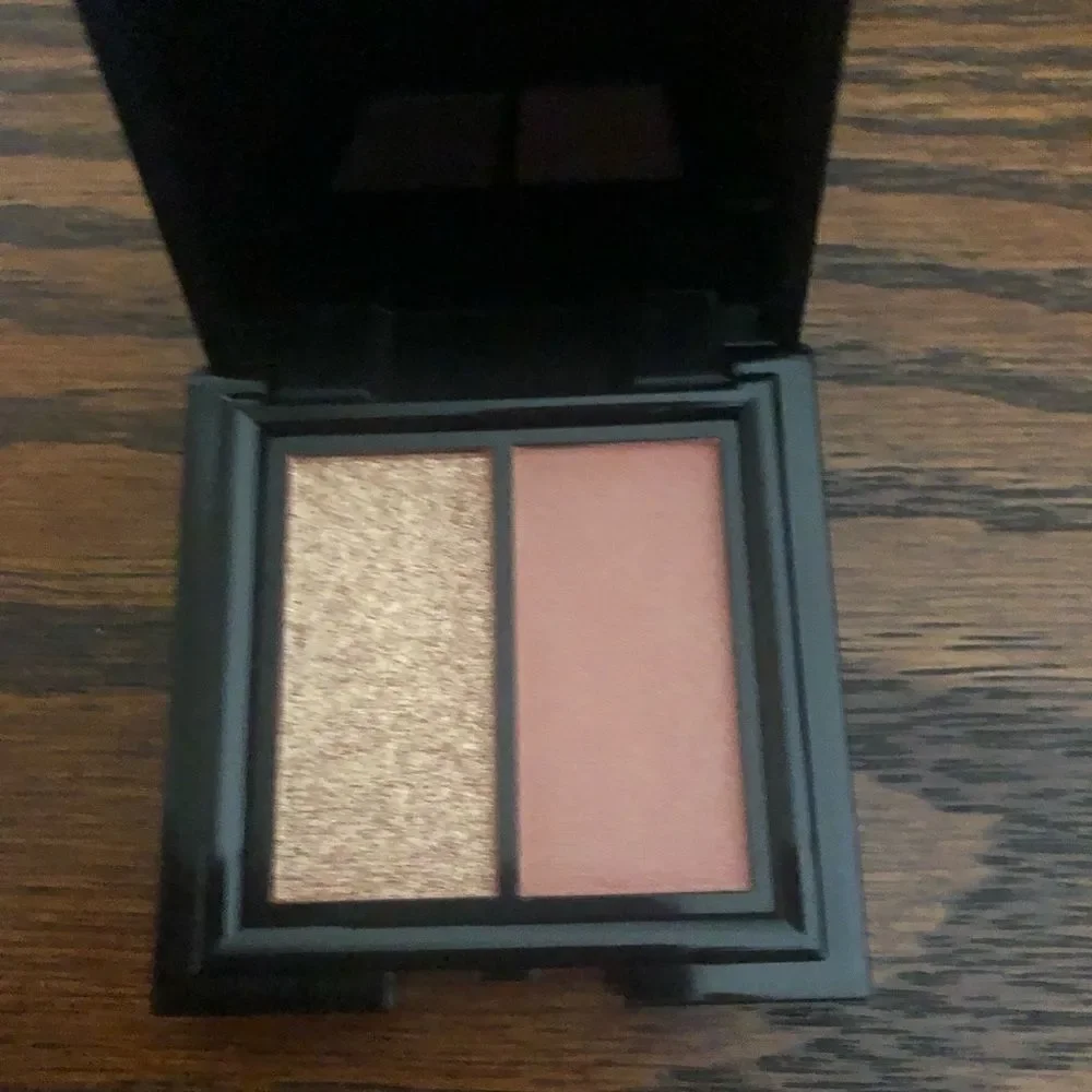 ELEMAN BEAUTY Eyeshadow Duo in Illuminate & Amalfi